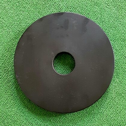 Viens ( bez pāra ) 9 kg dzelzs disks. Cauruma diam.50 mm. 19,00 eur
