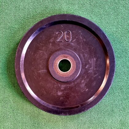 Gumijots svaru disks 20 kg. Caurumu diam. 55mm (padomju standarts) = 69,00 eur.