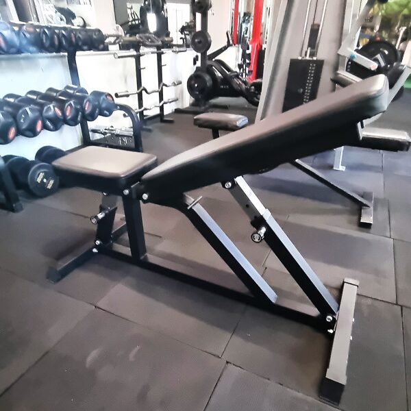 Universālais sols ar maināmiem leņķiem. Praktiski jauns 140,00 eur.