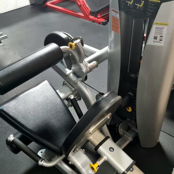 Leg Curl/ Leg Extens. Duālais kāju trenažieris HOIST. 1599 eur