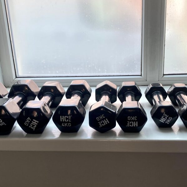 Sešstūtu Hanteļu komplekts HC Pro ar gumijotu apvalku. 1,0 - 5,0 kg. Cena 95,00 eur