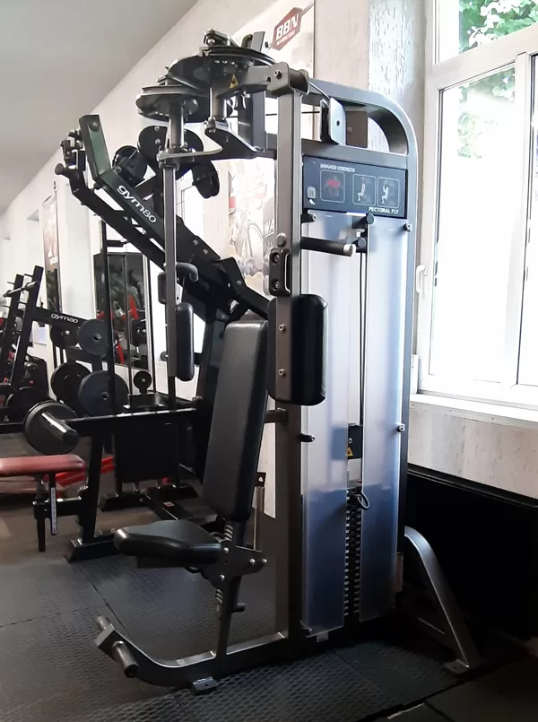 Praktiski jauns Hammer Strenght Pec Deck Fly trenažieris. Cena 1390.00 eur