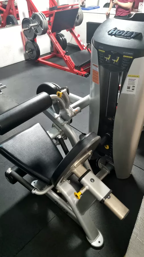 Leg Curl/ Leg Extens. Duālais kāju trenažieris HOIST. 1599 eur