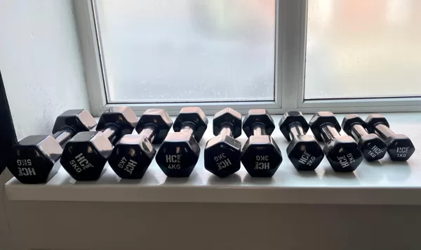 Sešstūtu Hanteļu komplekts HC Pro ar gumijotu apvalku. 1,0 - 5,0 kg. Cena 95,00 eur