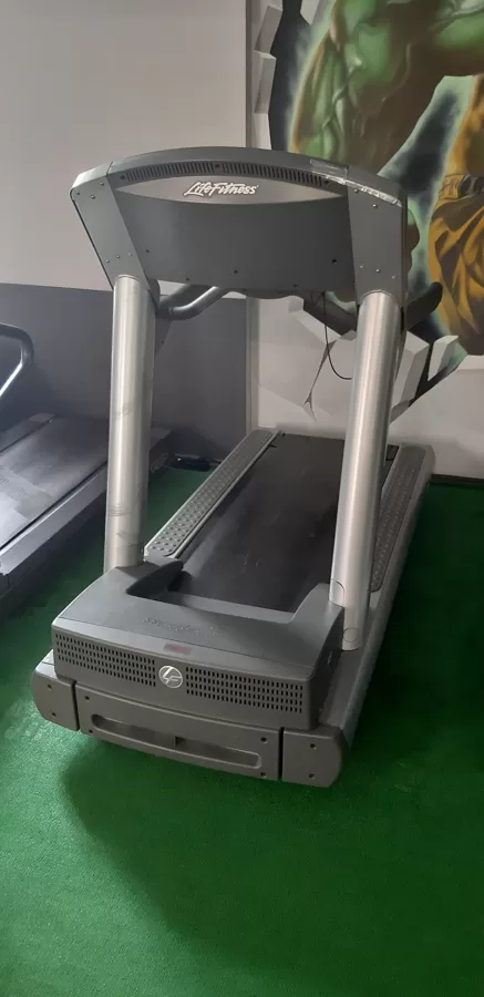 Life Fitness profesionālais skrejceliņš 1100 eur