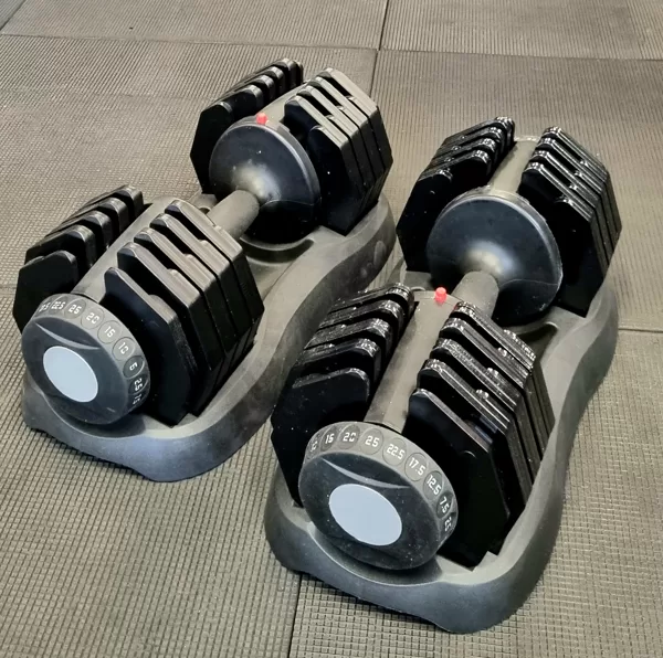 Jaunas kompaktas Multihanteles. Komplektā 10 pāri: 2,5- 25 kg.(solis 2,5kg) Cena 299,90 