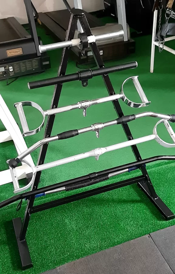 Trenažieru rokturu statīvs, 7 rokturiem. Cena 45,00 eur